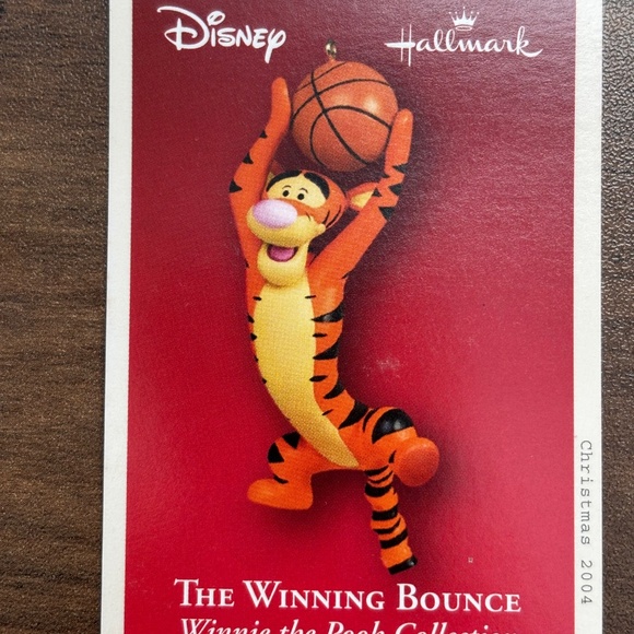 NIB VINTAGE The Winning Bounce TIGGER BASKETBALL Hallmark Ornament Winnie 2004 - Picture 7 of 10